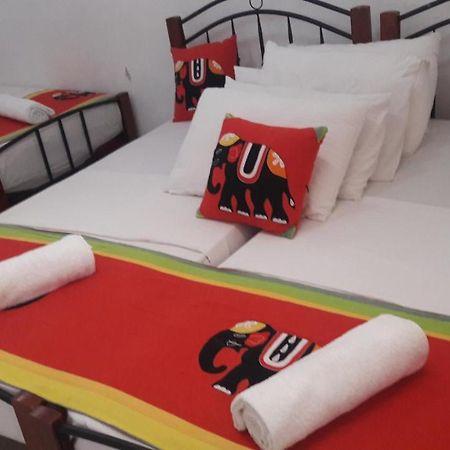 Charlton Kandy City Rest Buitenkant foto