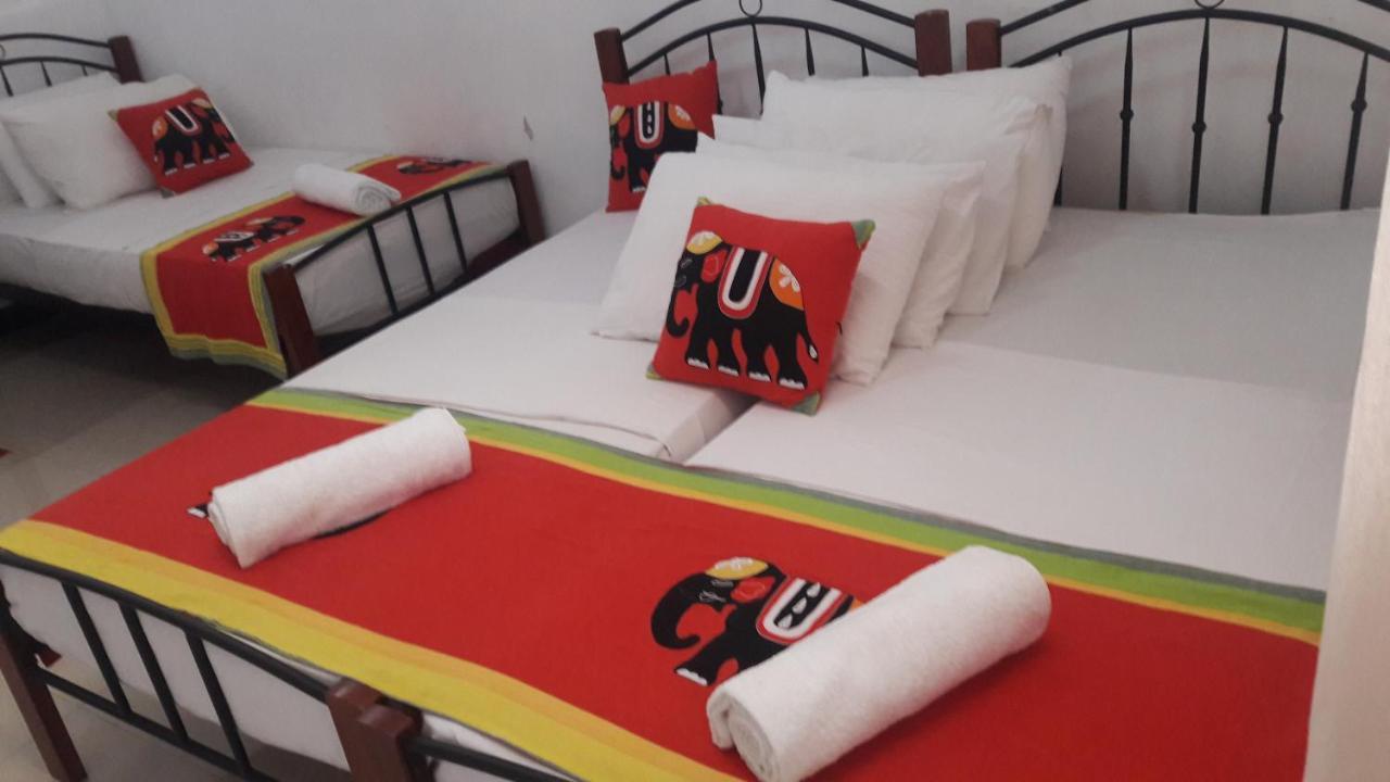 Charlton Kandy City Rest Buitenkant foto